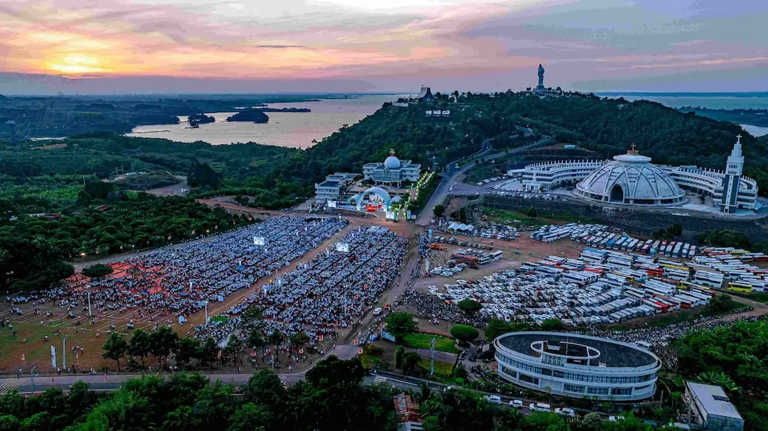 Neo đời mình vào ngai Thiên Chúa